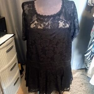 Torrid blouse size 2X short sleeve round neck